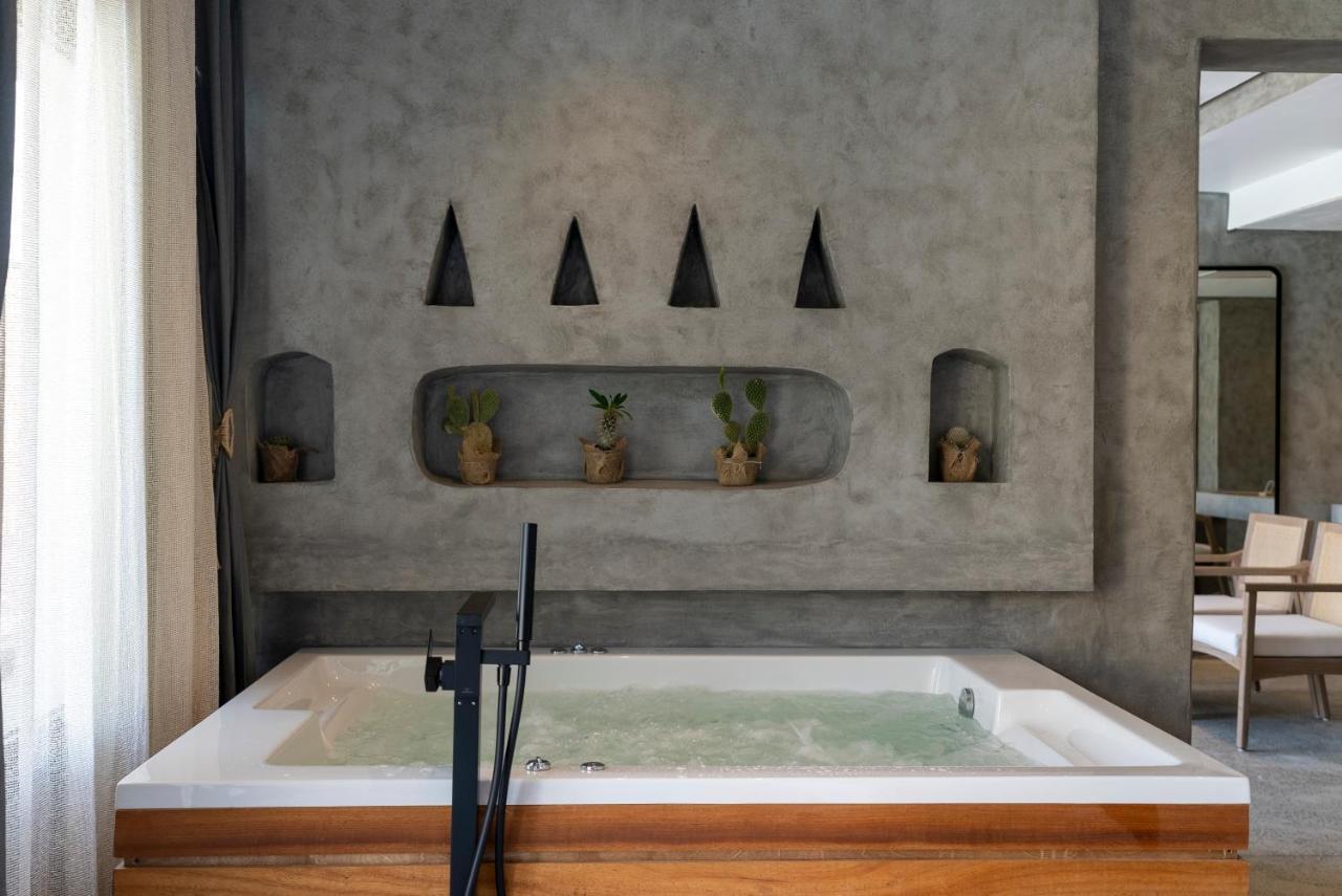 Tucana Pool & Jacuzzi Suite Posh Club,1268695081:JPEG