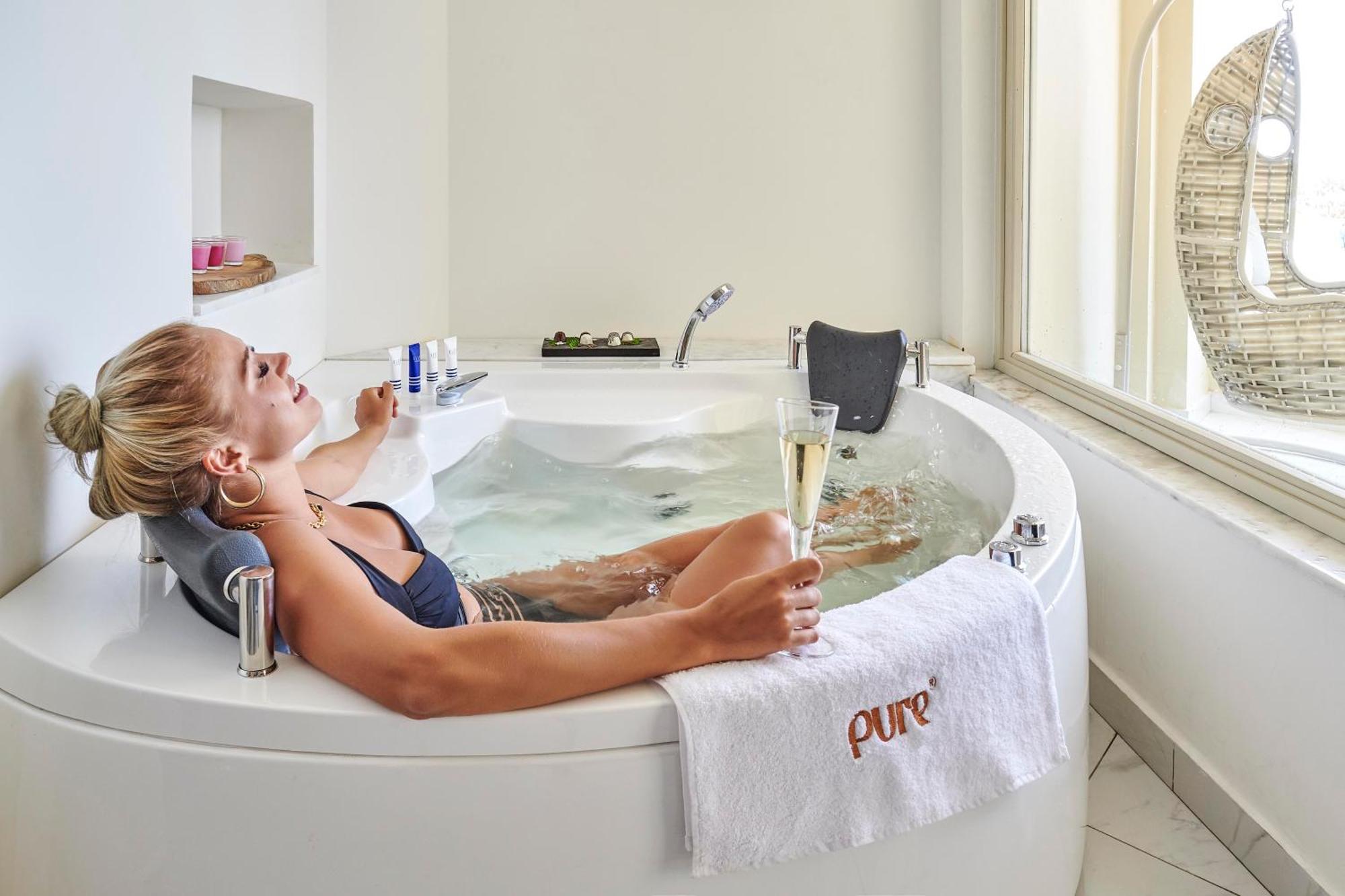 Jacuzzi Suite,1452215659:JPEG